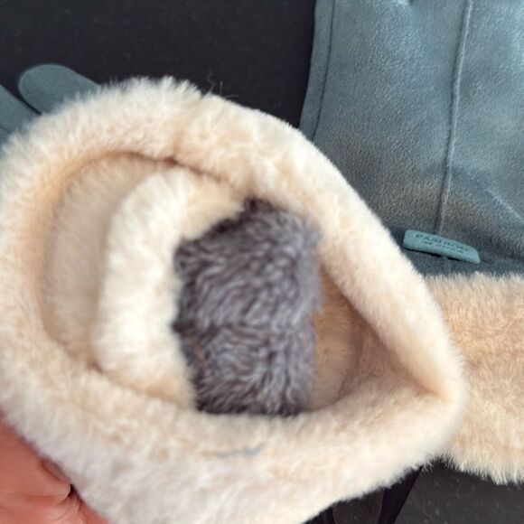Blue Warm Winter Touchscreen Gloves - Faux Suede & Faux Fur - Picture 5 of 7
